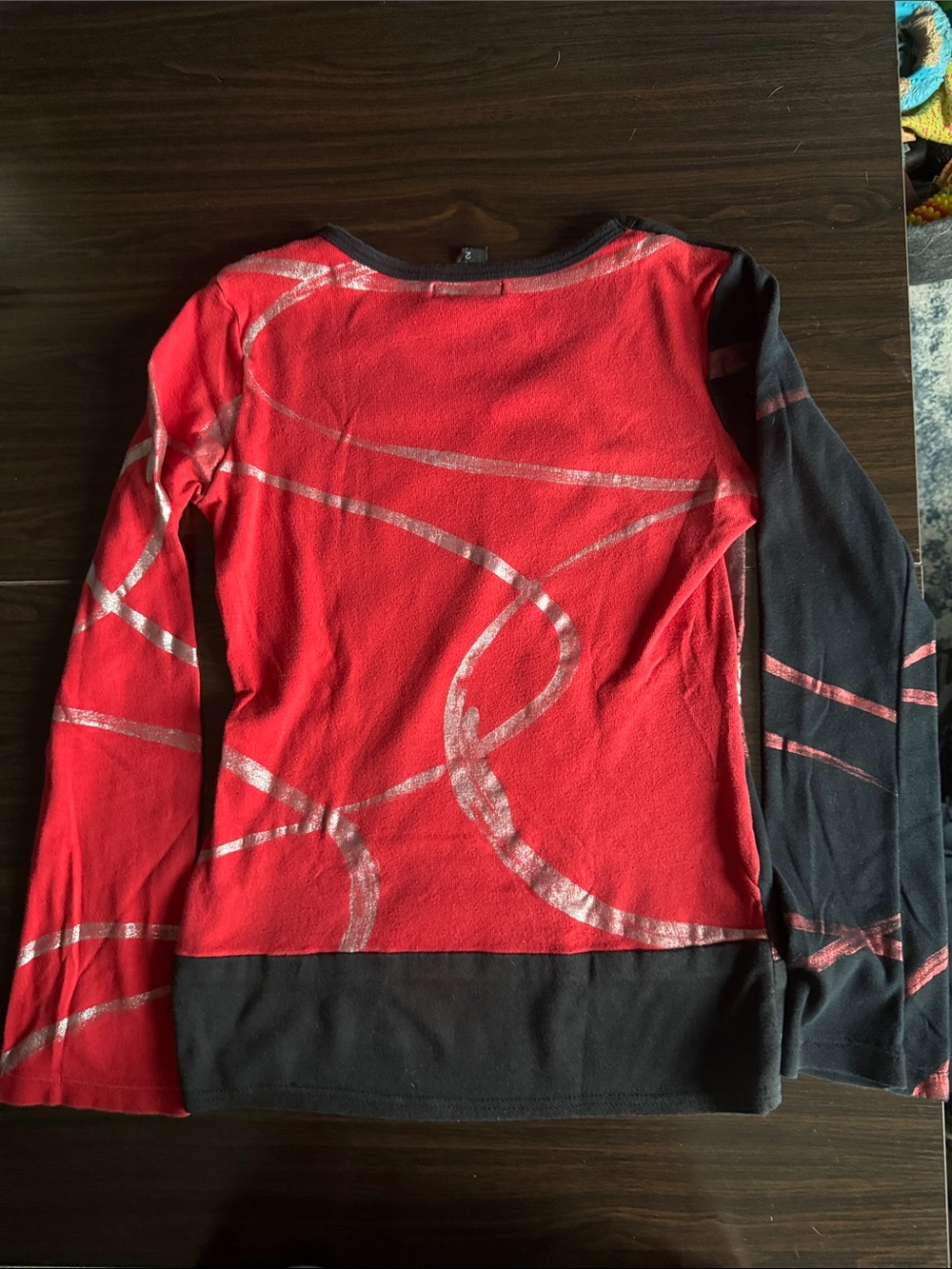 Custo Barcelona Black & Red Long-Sleeve V-Neck Graphic Top - Picture 5 of 5